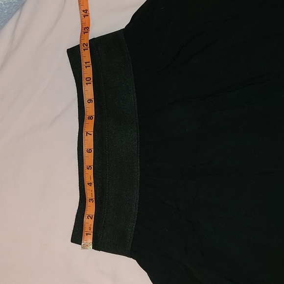 Black skirt - Picture 3 of 5